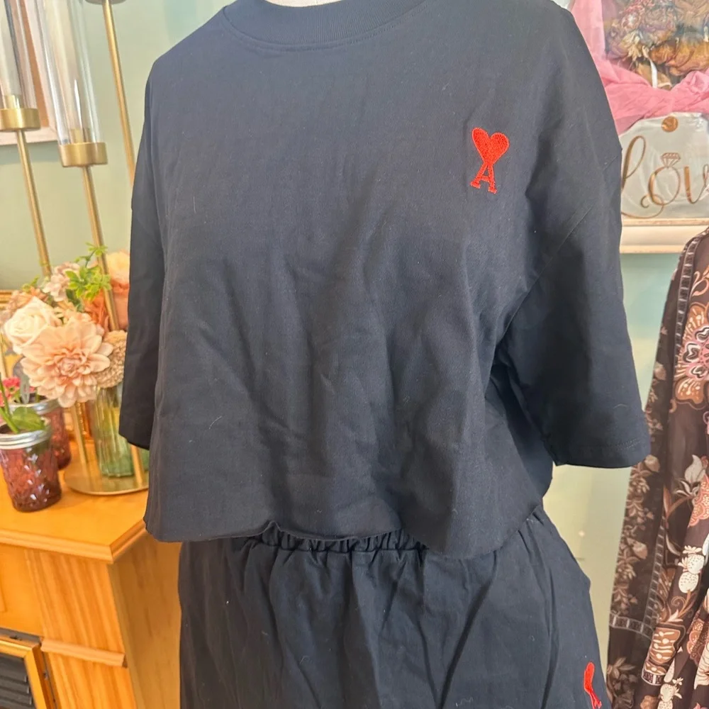 Black Women's Elastic-Waist Skirt with Red Heart Detail - Picture 7 of 13